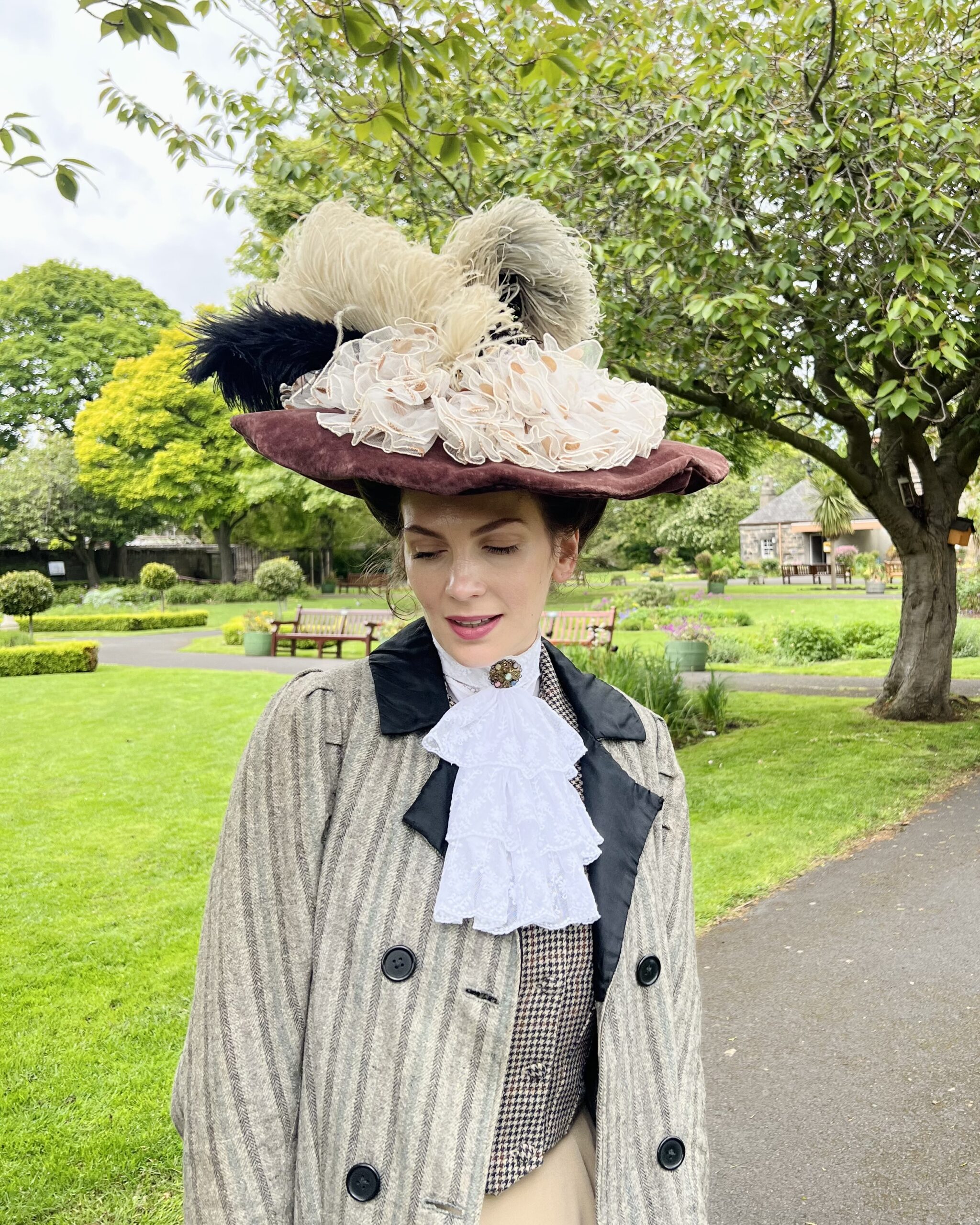 Edwardian choker collar jabot - Image 2